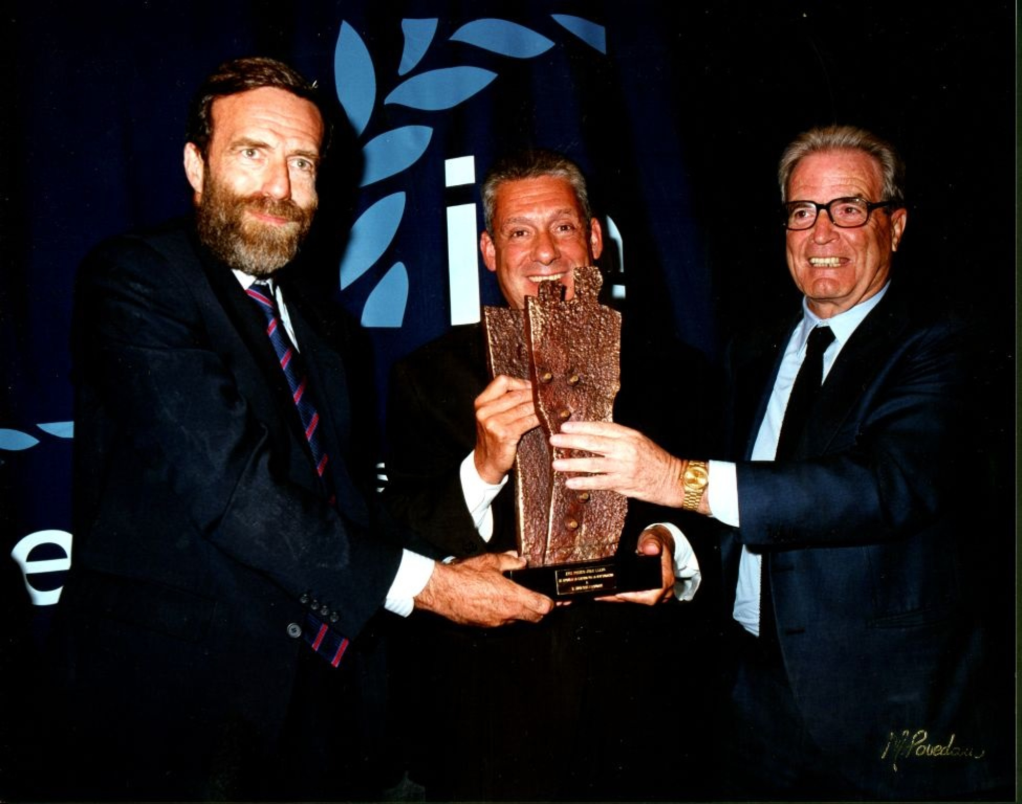 2002 XVII Premio Juan Lladó al Mecenazgo atorgat per la Fundación Ortega y Gasset i l’Institut d’Empresa