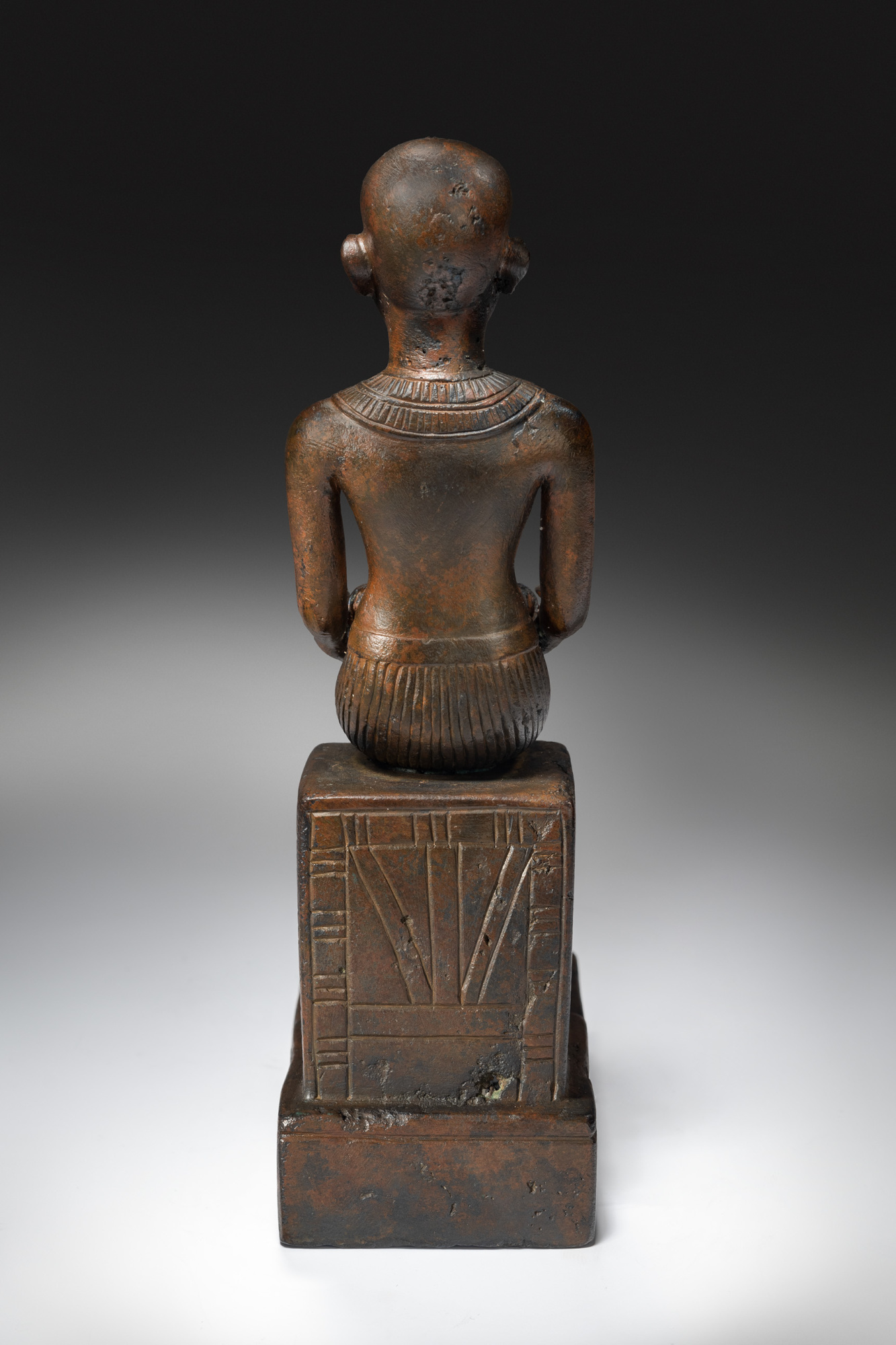 Imhotep
Baixa Època, dinastia XXVI (664-525 aC)
Bronze
Alçada: 17 cm
Inv.: MEB E-191