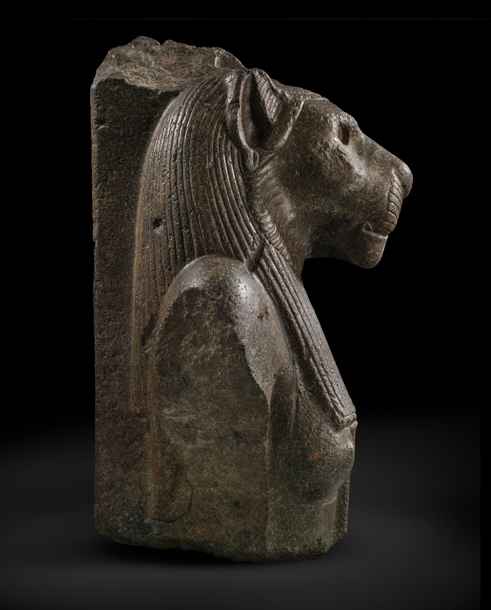 Sekhmet
Dinastia XVIII, regnat d’Amenhotep III (1391-1353 aC)
Granit
Alçada: 58 cm
Inv.: MEB E-333