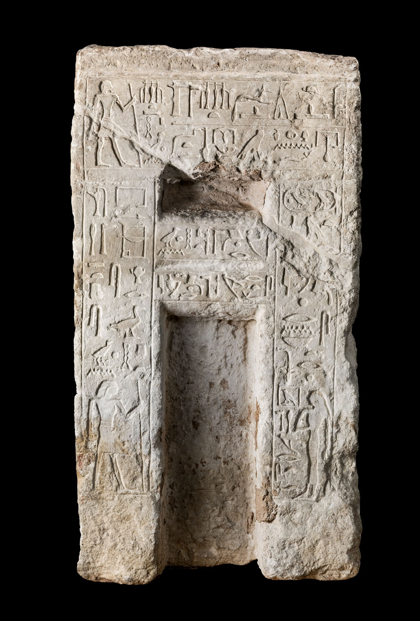 Estela de Khuenptah i de Meritites
Regne Antic, dinastia VI (2323-2150 aC)
Pedra calcària
Alçada: 72 cm
Inv.: MEB E-1111