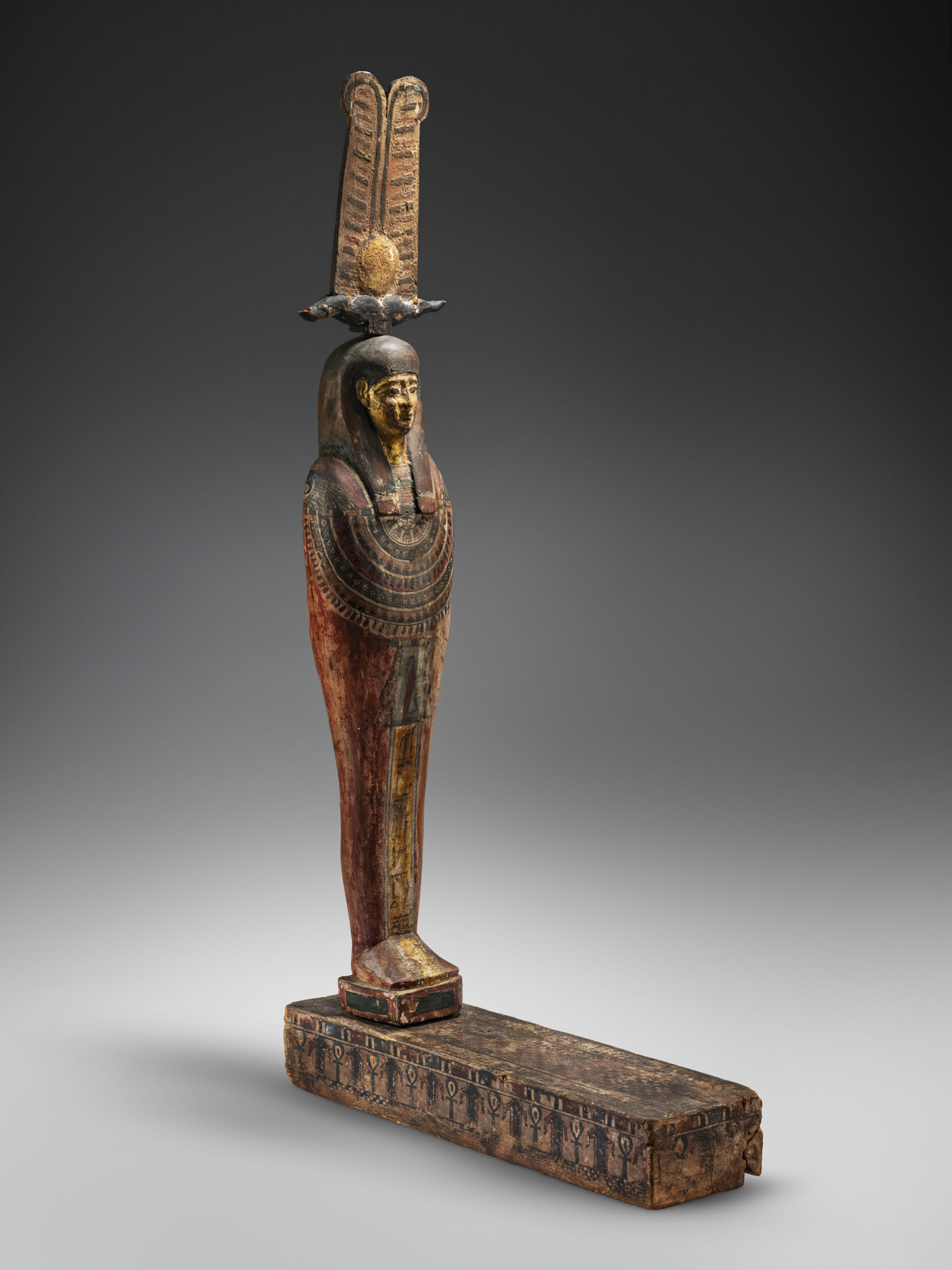 Ptah-Sokar-Osiris
Baixa Època (715-332 aC)
Fusta estucada i pintada
Alçada: 78 cm
Inv.: MEB E-206