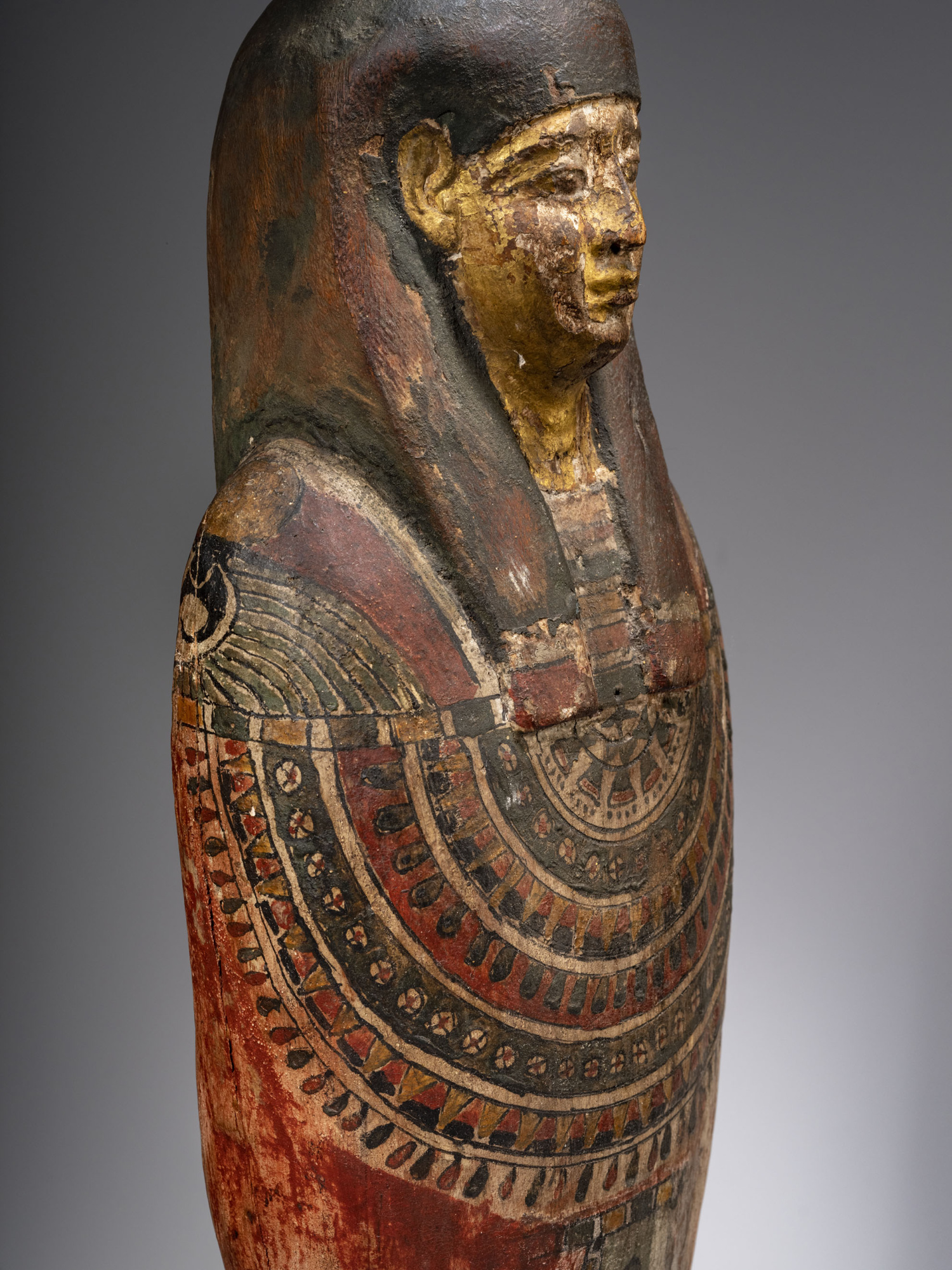 Ptah-Sokar-Osiris
Baixa Època (715-332 aC)
Fusta estucada i pintada
Alçada: 78 cm
Inv.: MEB E-206