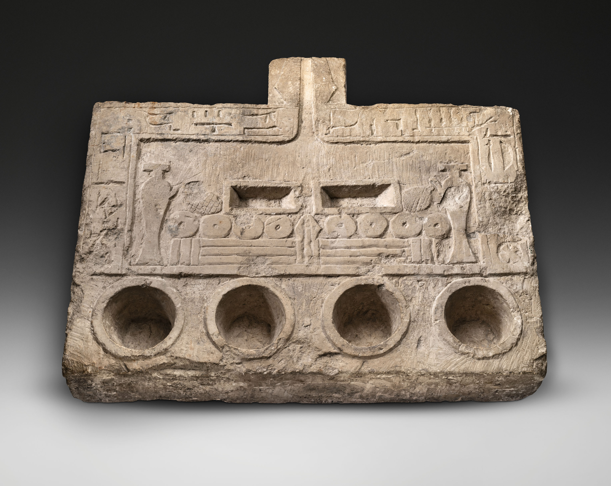 Taula d'ofrenes
Regne Nou (1550-1070 aC)
Pedra calcària
Longitud: 60 cm
Inv.: MEB E-294