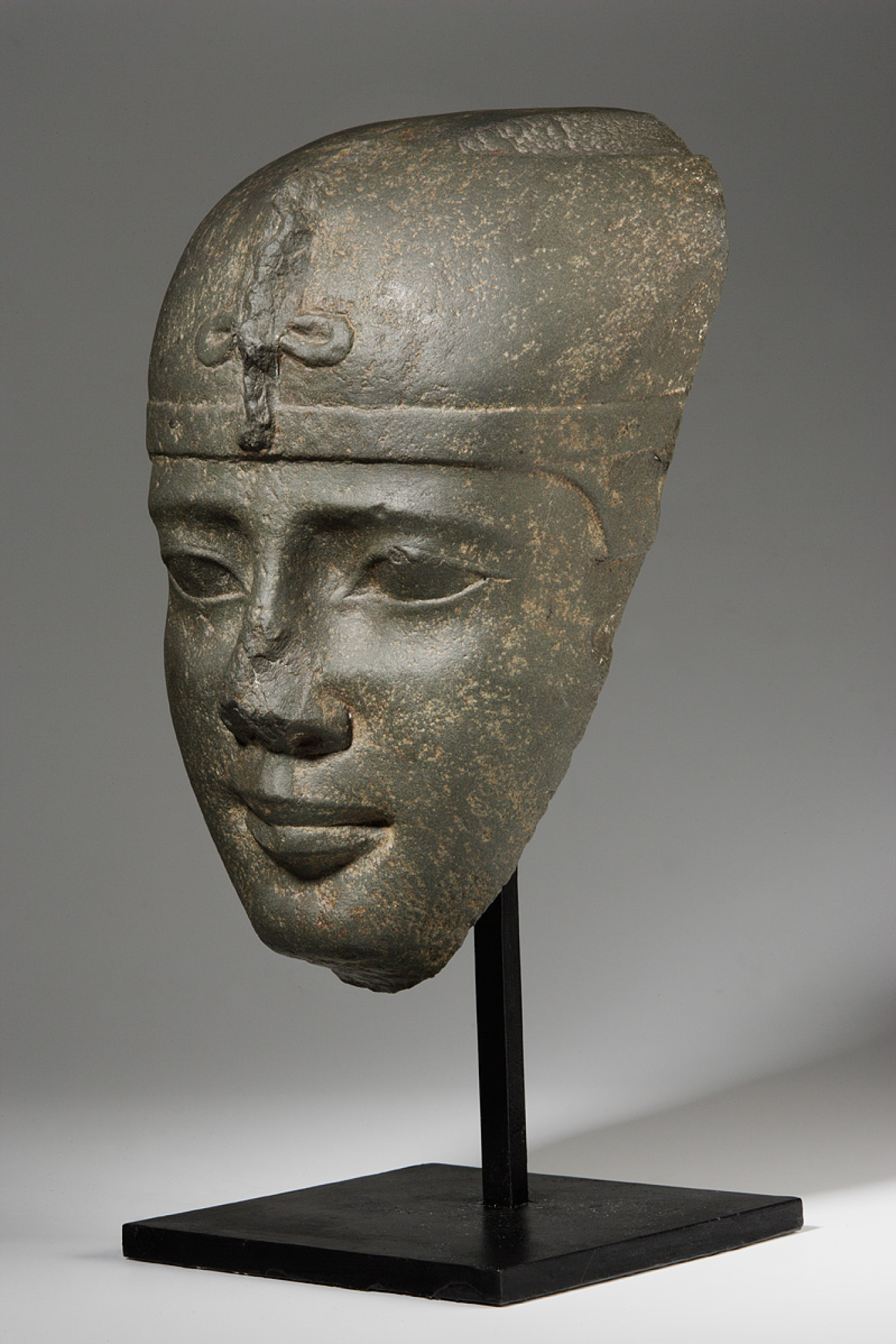 Regne Nou, dinastia XXX, regnat de Nectàneb I (380-362 aC)
Granit
Alçada: 25 cm
Inv.: MEB E-724