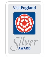 El logotipo de VisitEngland muestra la insignia Silver Award sobre fondo blanco.