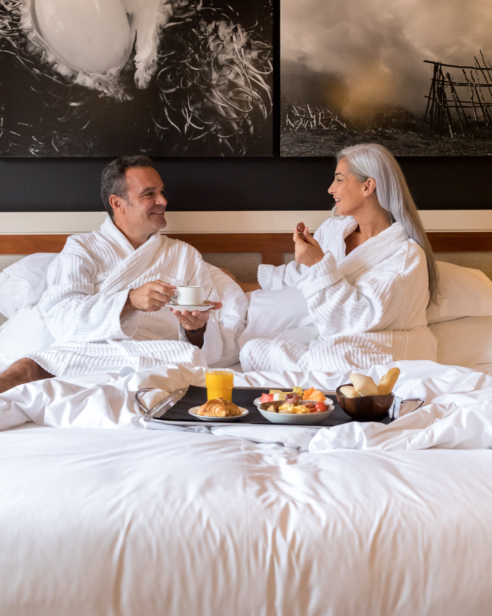 Una imagen que invita a mejorar la experiencia de alojamiento, con un ambiente acogedor y elegante que refleja comodidad y atención al detalle.