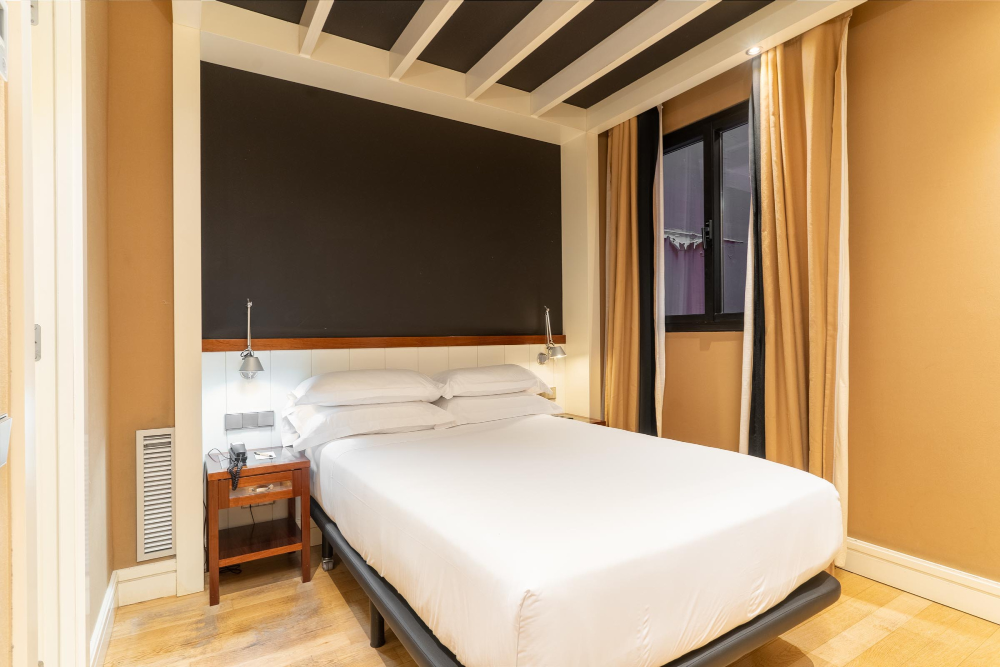 Basic Single Room | U232 Hotel
