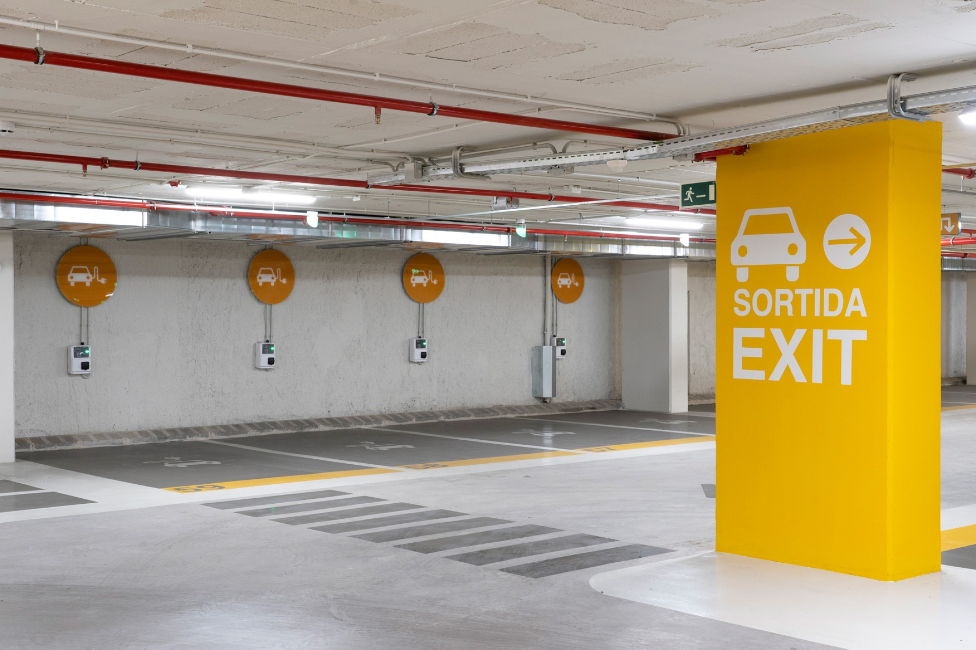 Punto de recarga eléctrico | Parking NN Còrsega