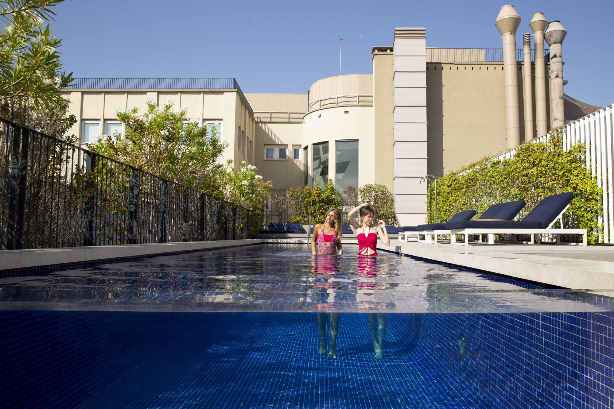 Piscina exterior & Solárium | Seventy Barcelona